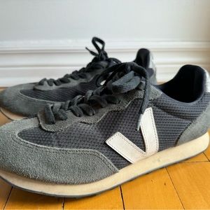 Veja size 9 (40) sneakers!
